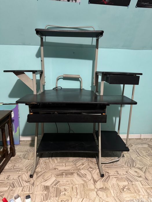 Продам компьютерный стол