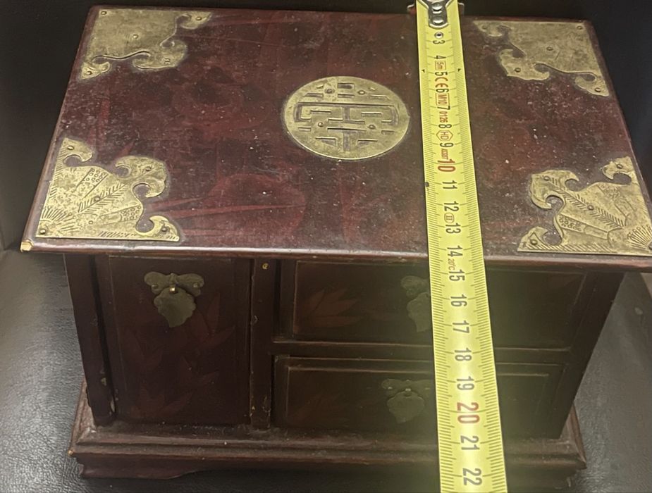 Casetă de bijuterii