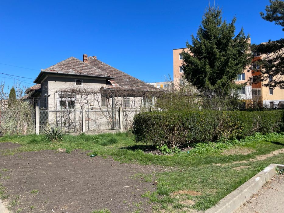 Vand casa cu curte si gradina in Turda, zona excelenta