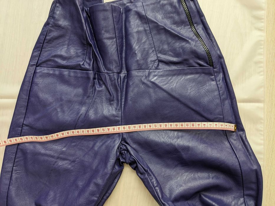 Pantaloni piele ecologică mov/purple – mărime 40 (potriviți S/M)