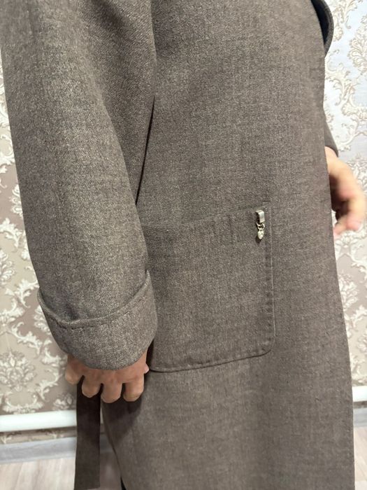 Коричневый пальто