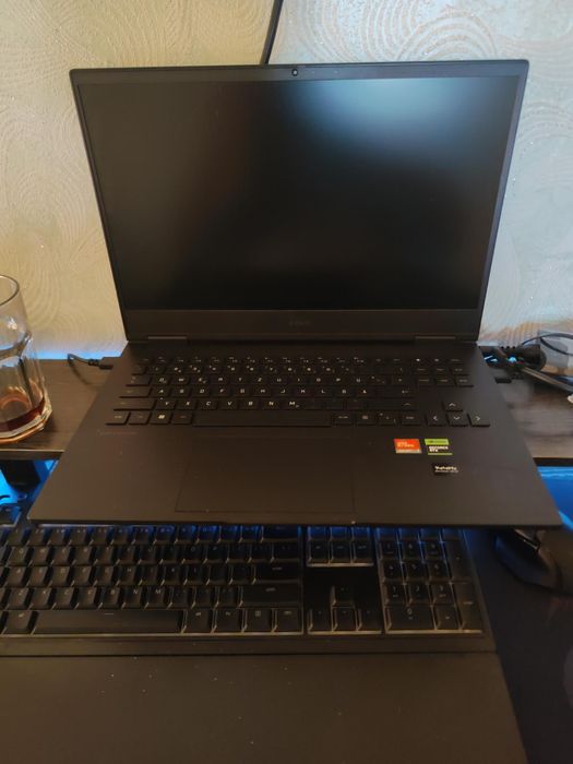 HP OMEN 16 - Ryzen 7 7840HS / RTX 4060 8GB 120W / 144Hz / 1TB