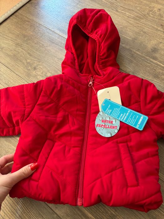 Бебешко яке отблъскващо водата