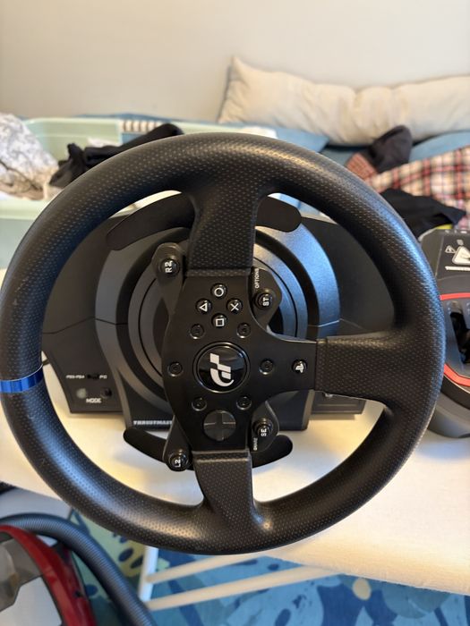Волан Thrustmaster T300 + скоростен лост Thrustmaster