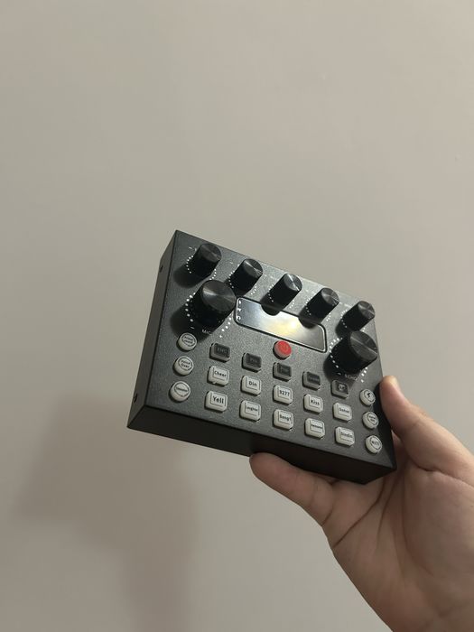 Цял комплект микрофон + стойка, пулт, филтър и кабели