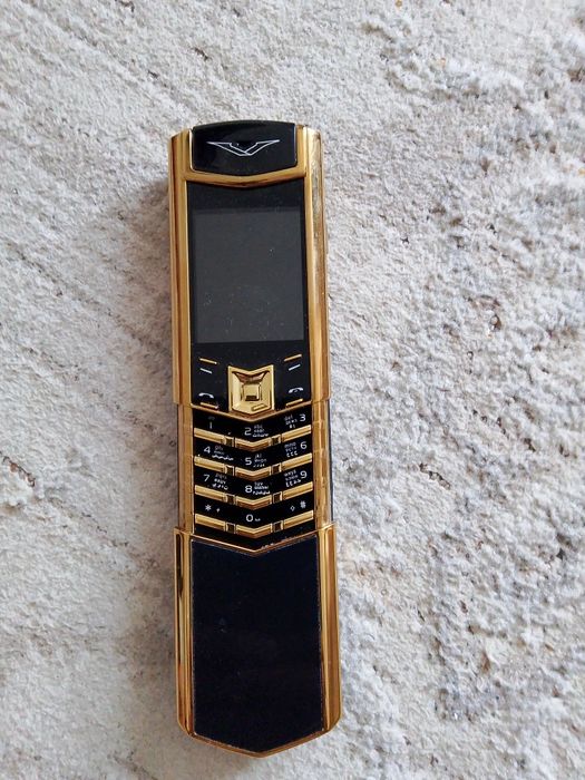 Продам кнопочный телефон