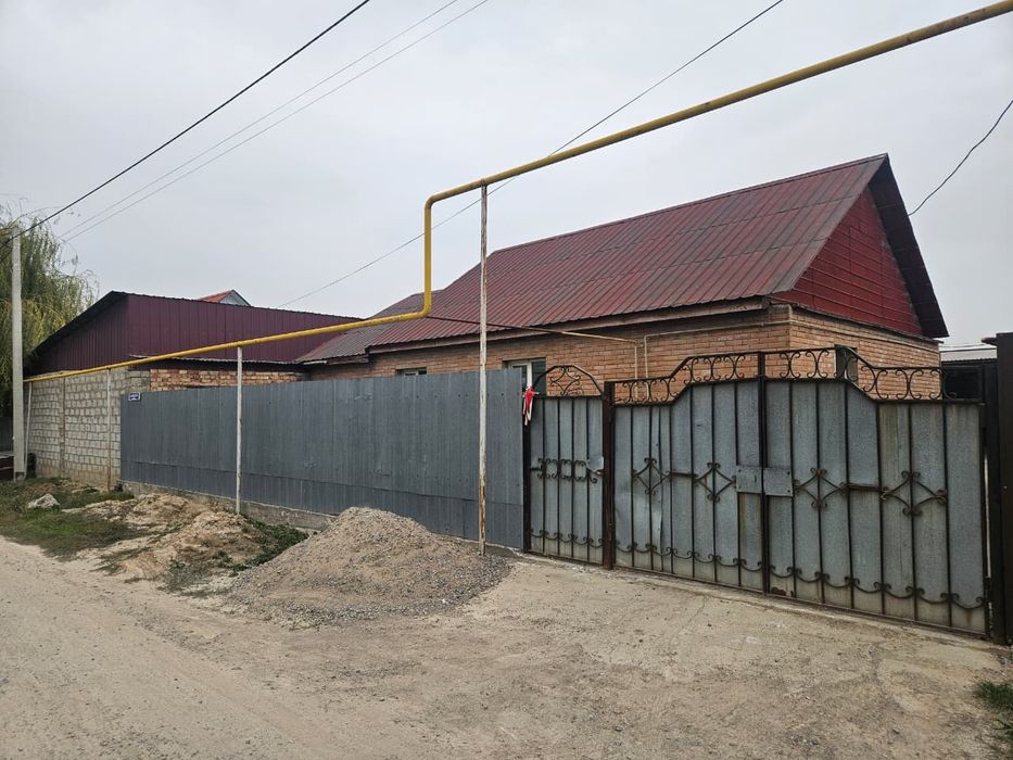 Дом с мебельным цехом