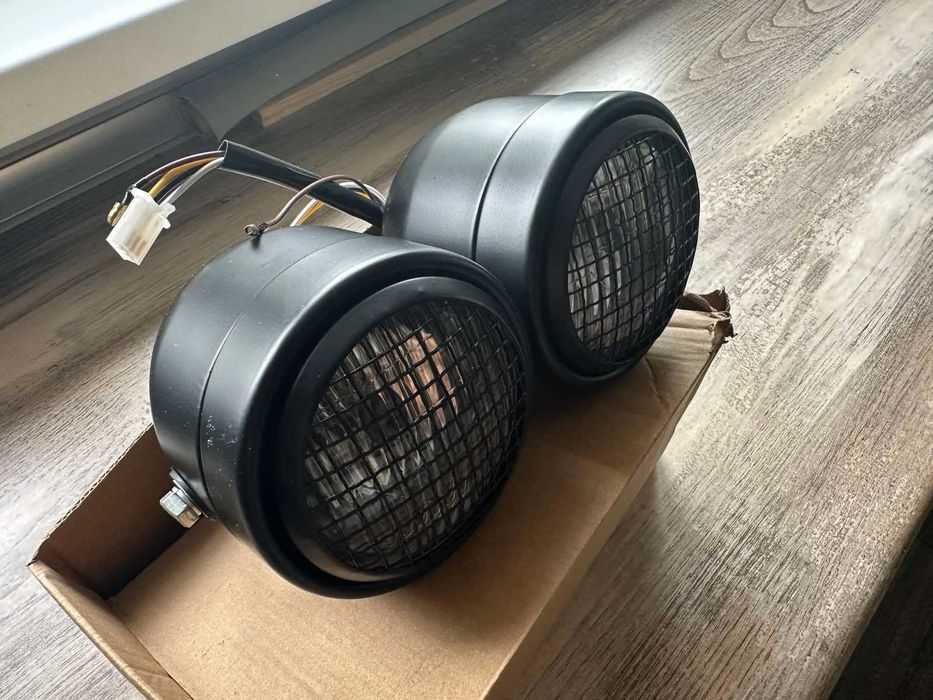 Универсален фар за мотор