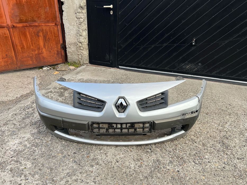 Vând 2 bări spate Megane 2 hatchback și o bara fata facelift avariata