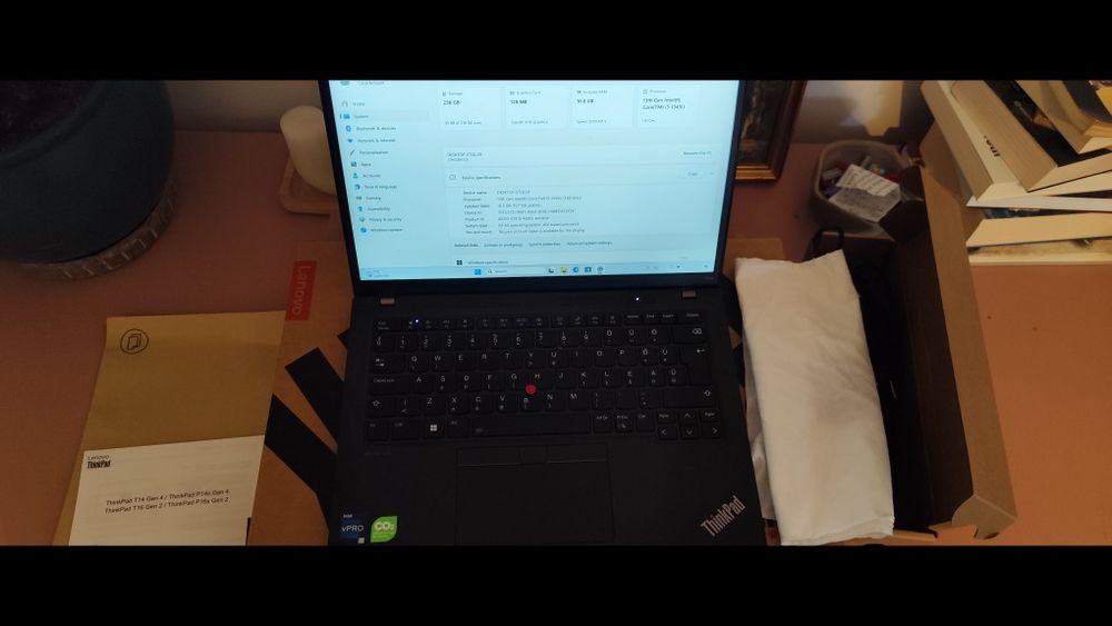 Lenovo ThinkPad T14 Gen 4 16 sau  32gb Ram5 256 sau 512 GB ssd