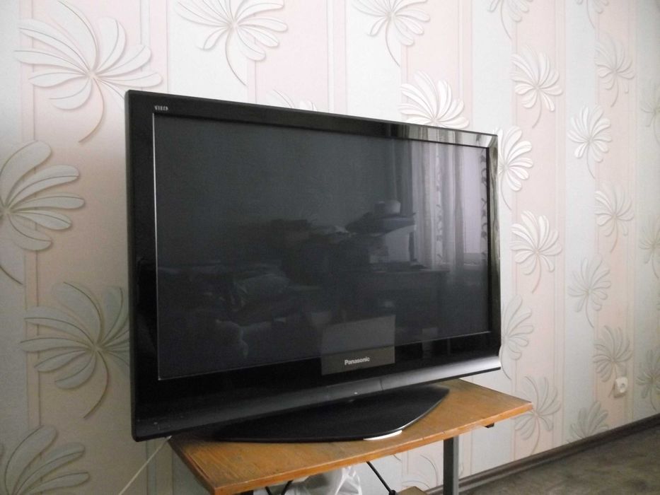 Плазменный телевизор PANASONIC VIERA, диагональ 107 см.