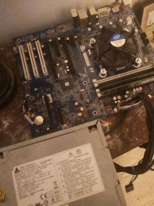 KiT PC  HP Q57 cu I5 540 quad ,cooler,4 Gb RAM,sursă HP doar 60 lei