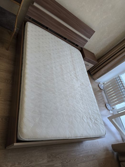 Кровпть 140×200 вместе с матрацом. Самовывоз