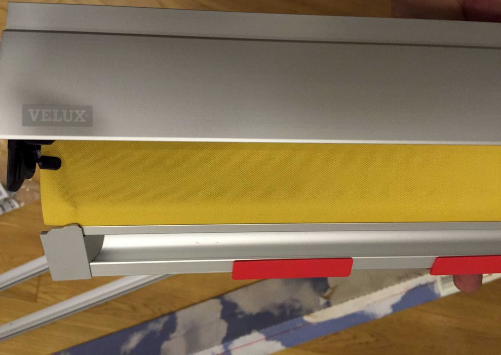 Rulou opac VELUX 61cm x 116 cm, model DKL, fereastra dim M08  (78 x 140 cm), culoare 0855 galben mustar - NOU