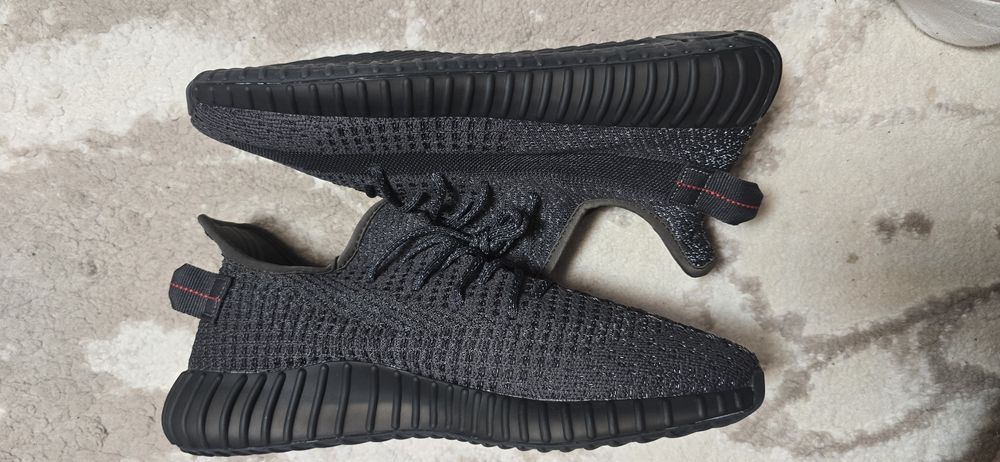 Yeezy 350 marimea 43 noi nepurrati fara cutie