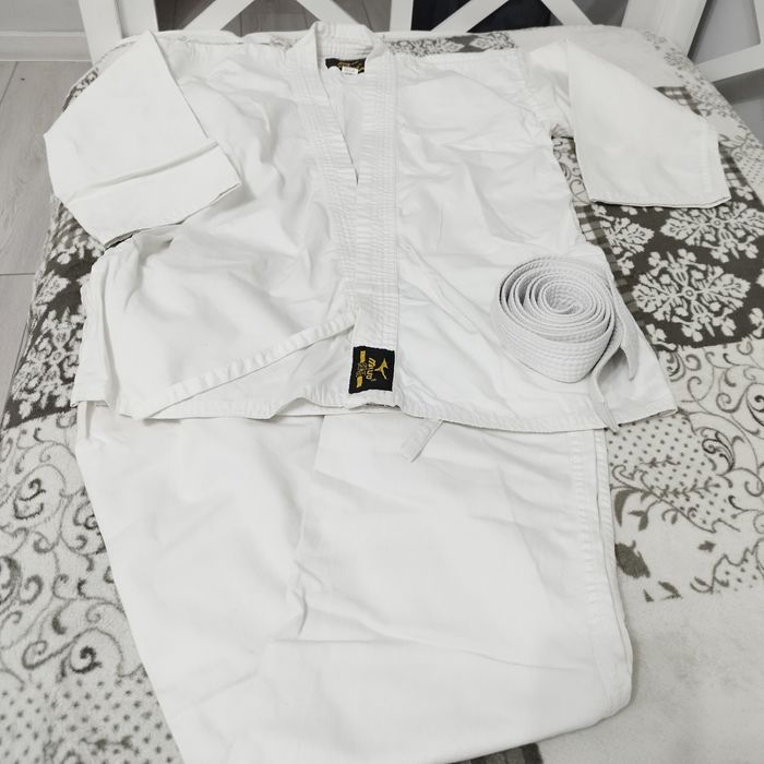 Кимоно-каратэ рост 134-146,б/у