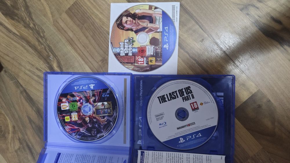 Consolă PlayStation 4 (PS4 Fat) + 1 Manetă + 3 Jocuri
