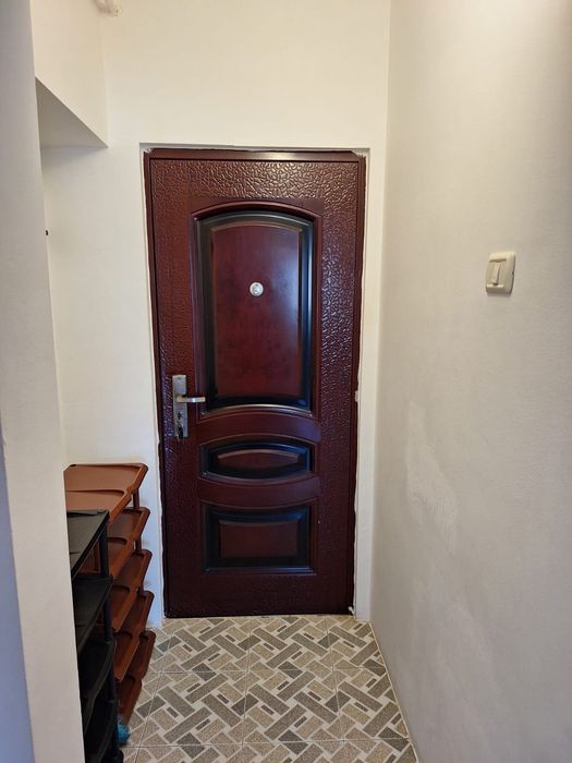 Închiriez garsoniera