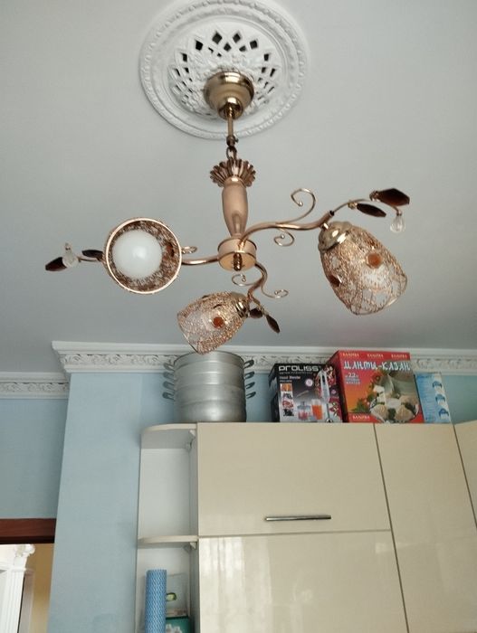 Продам люстры потолочные