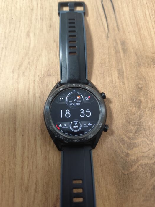 Huawei Watch GT (46mm) – GPS, autonomie mare – 400 lei
