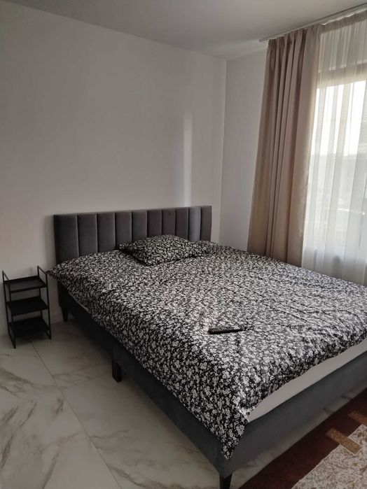 Apartament 3 camere de închiriat în zona centrala