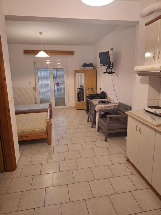 Студия с магазин за бизнес на първа линия  в Паралия Врасна, Гърция