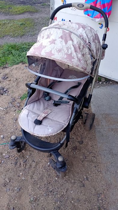 Коляска очень прочная.