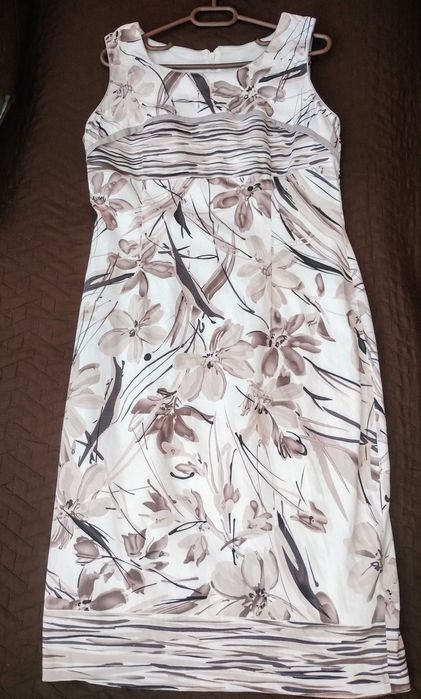 Елегантен дамски костюм от две части - рокля и сако