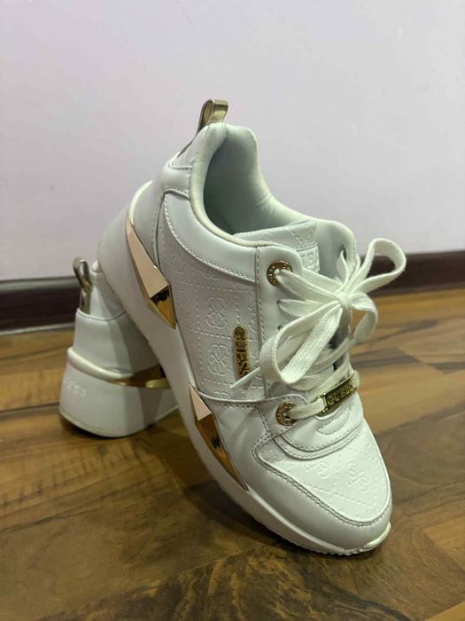 Маратонки Guests