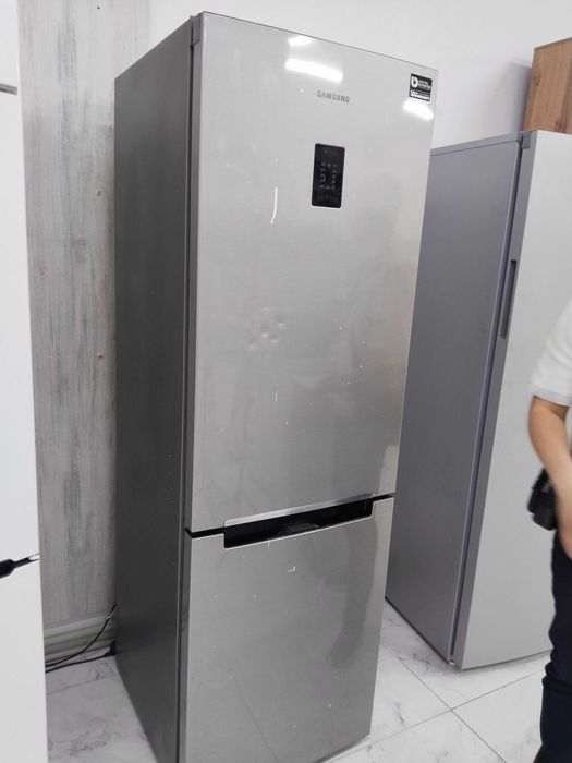 Продается холодильники разных размеров