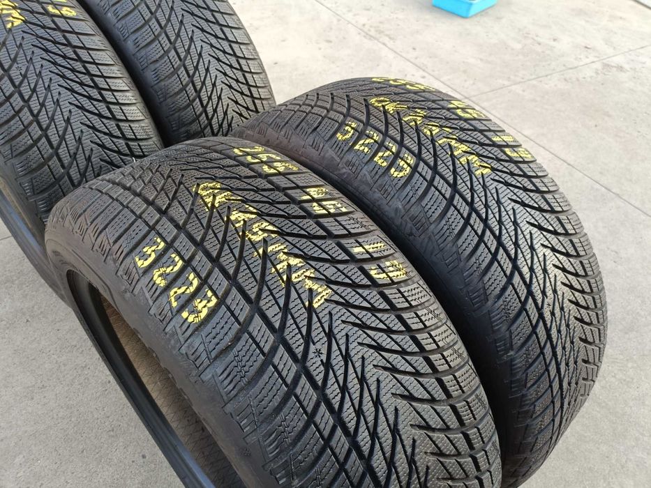 Set 4 anvelope iarna 255 45 19 Goodyear UltraGrip Performance 3 cu 7,5 mm dot 3223