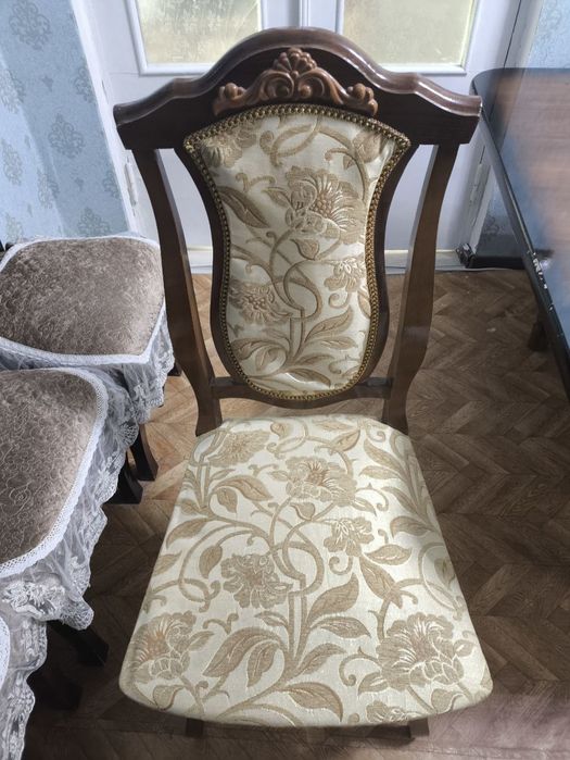 Стол для гостиной.И 10 стулъев.Дл;2,50..Шр;1,15