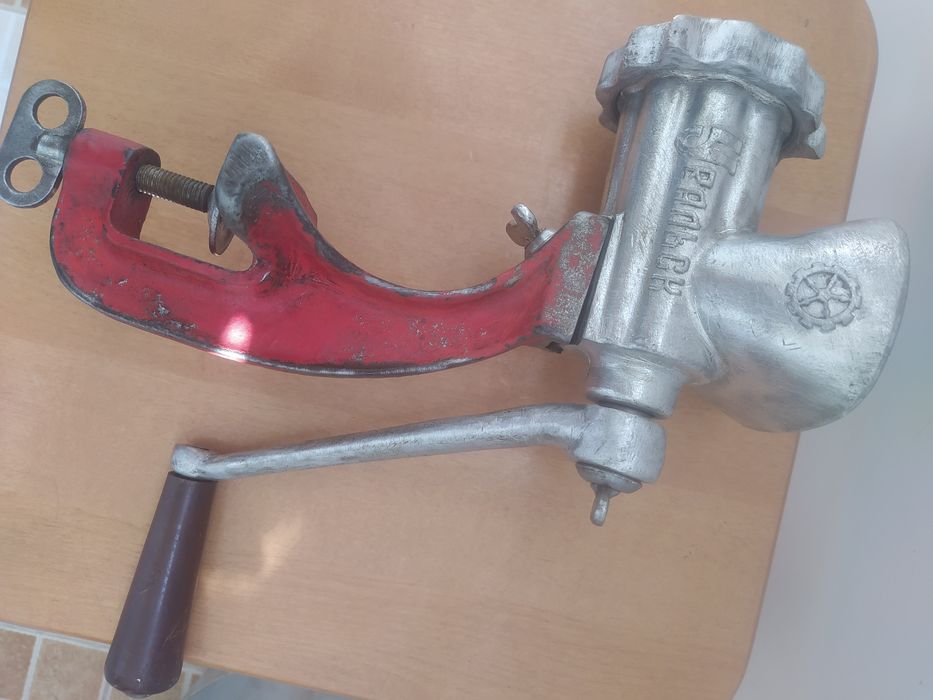 Мясорубка СССР тяжёлая.