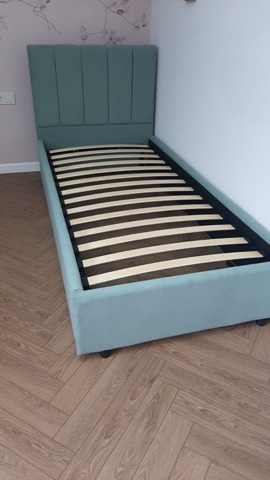 Продам кровать с матрасом новая