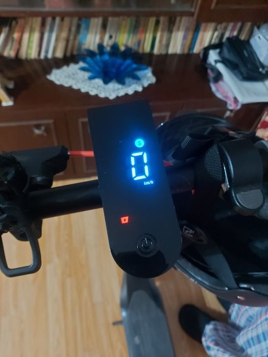 Триколка неразличими от нова