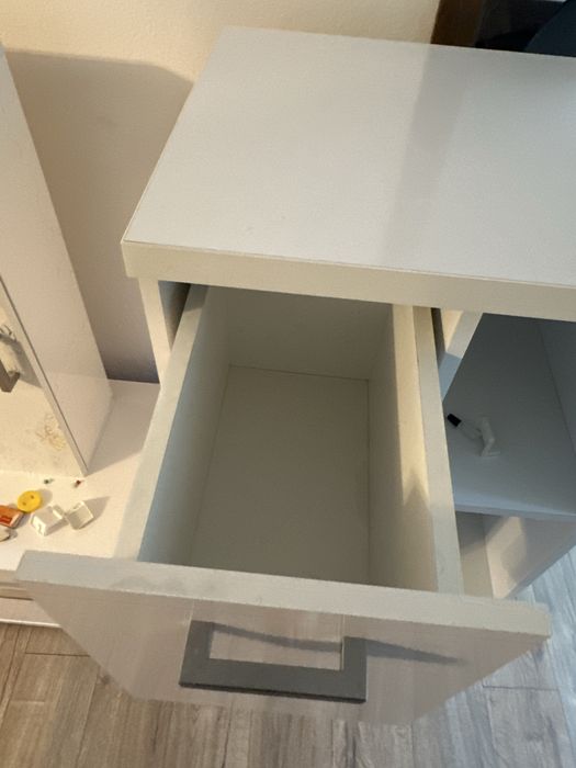 Mobila living foarte bine intretinuta (ca noua)