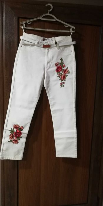 Чисто нови дамски дънки