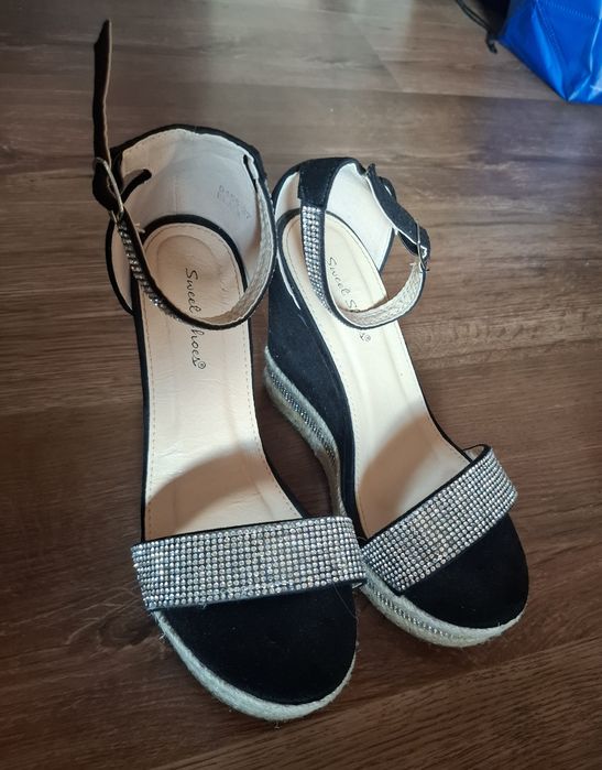 Дамски сандали на платформа