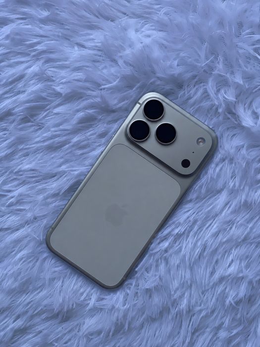 IPhone 17 pro серебристый