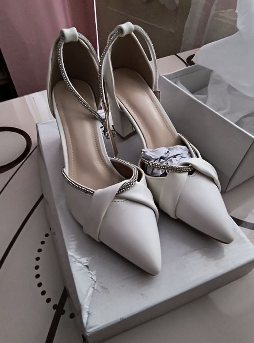 Pantofi eleganți de seara