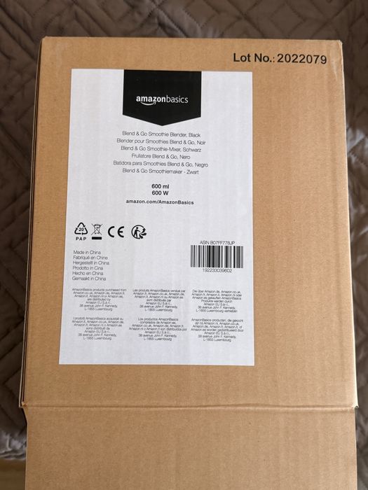 Amazon Basics - Blend & Go Smoothie Maker 600ml 600W Black