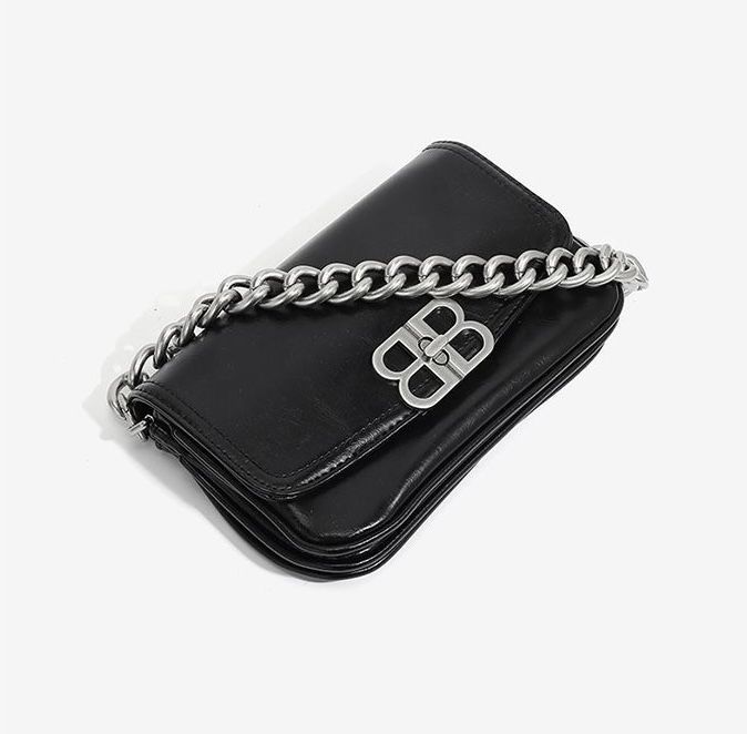 Новая кожаная с цепью и ремешком