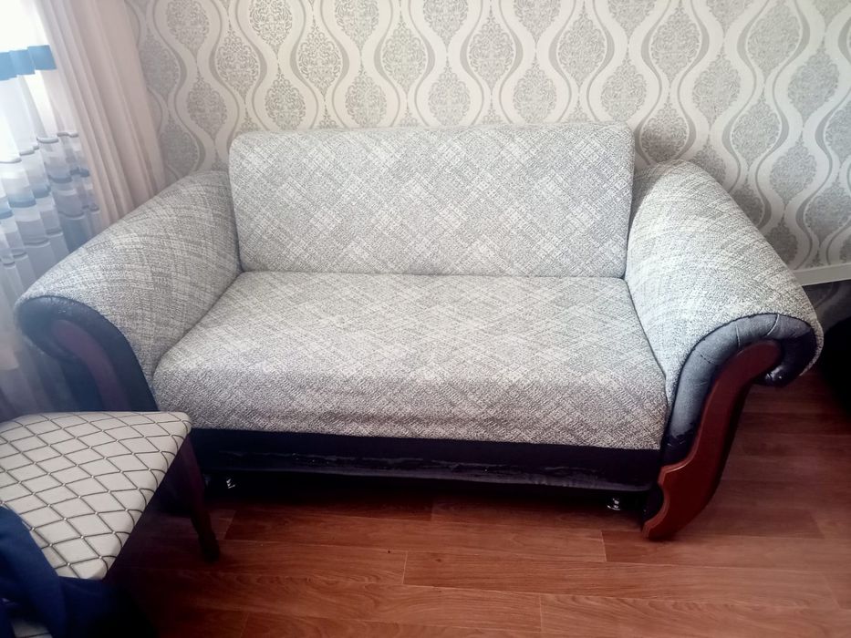 Продаю диван и кресло.
