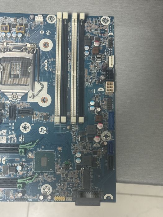 Placă de bază HP model LGA1151 defecta (descriere)