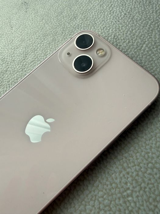 iPhone 13 розов. Изключително запазен.