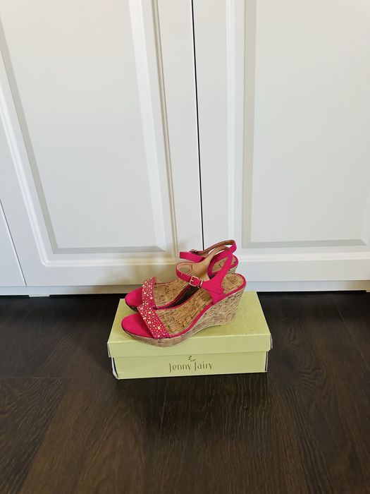 Sandale roz , papuci cu strasuri , elegante , nr 37 , foarte comode si usoare