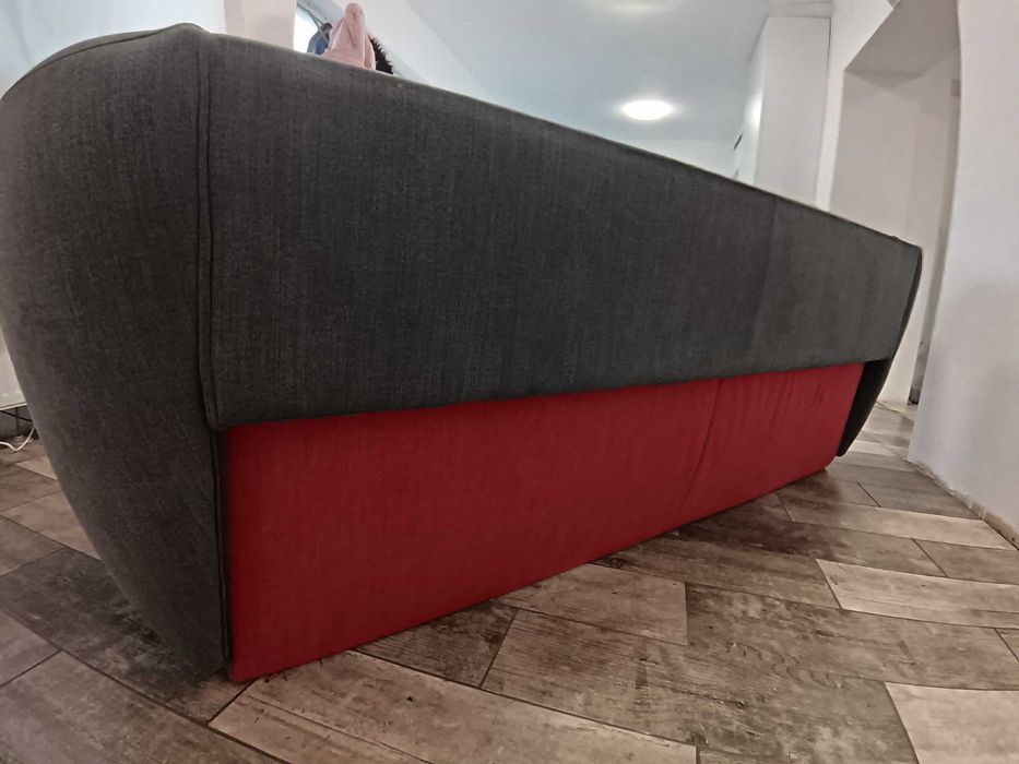 Vand Canapea extensibila + 2 fotolii + 4 perne, totul stare impecabila