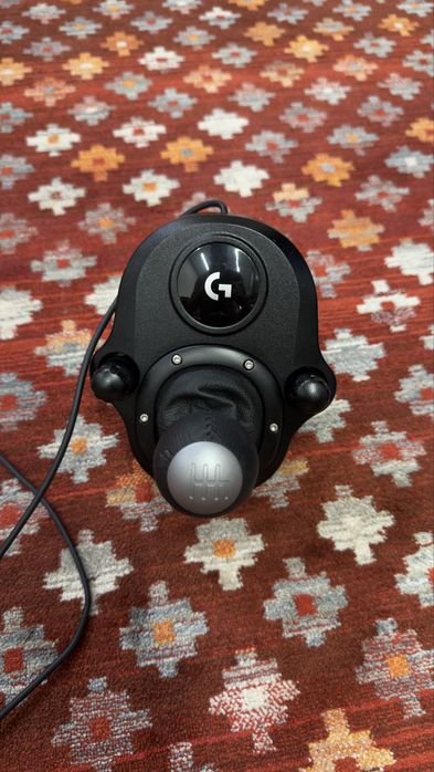 Продам игровой контроллер (руль) Logitech G923