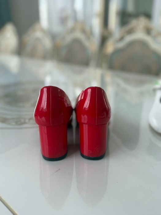 Туфли красного цвета