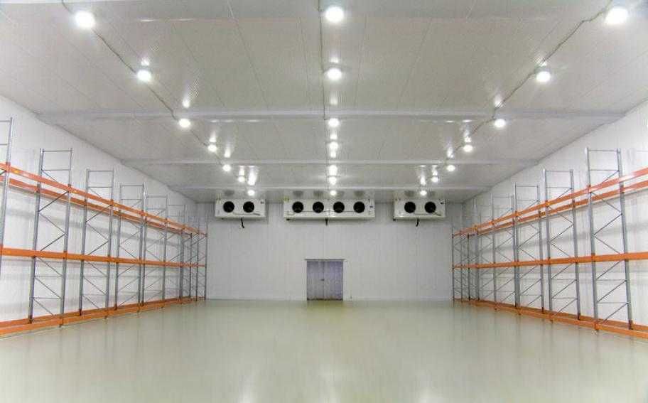 Сэндвич-панели с утеплителем из пенополиуретана, двери и агрегаты